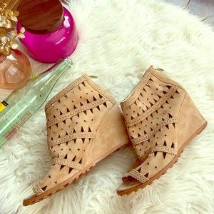 Via Spiga Latanya Wedge peep toe